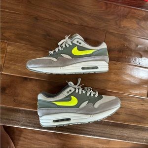 Nike Air Max 1 mica green/volt